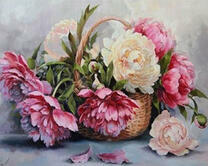 Корзина с разноцветными пионами